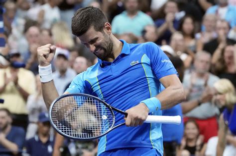 Novak Djokovic wins in straight sets to reach the US Open quarterfinals. He faces Taylor Fritz next